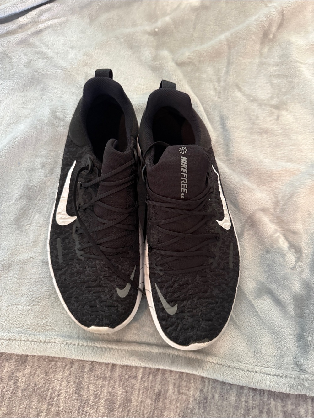 Nike Men's Black and White Athletic Running Shoes